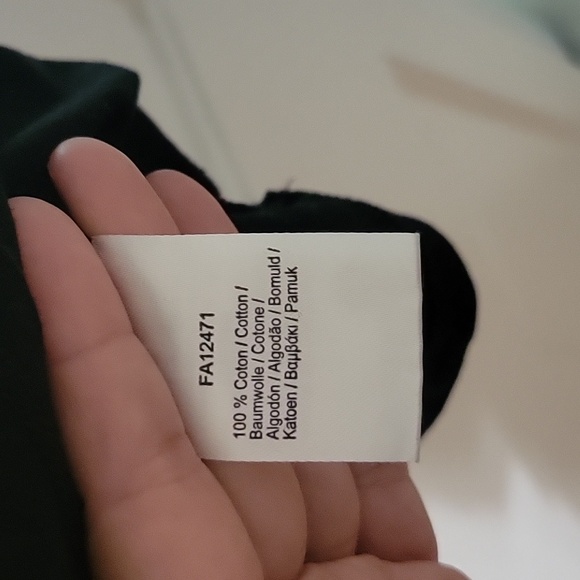 Lacoste 100% Cotton Mens Black V Neck Short Sleeve T-Shirt in size US Medium - Picture 3 of 4